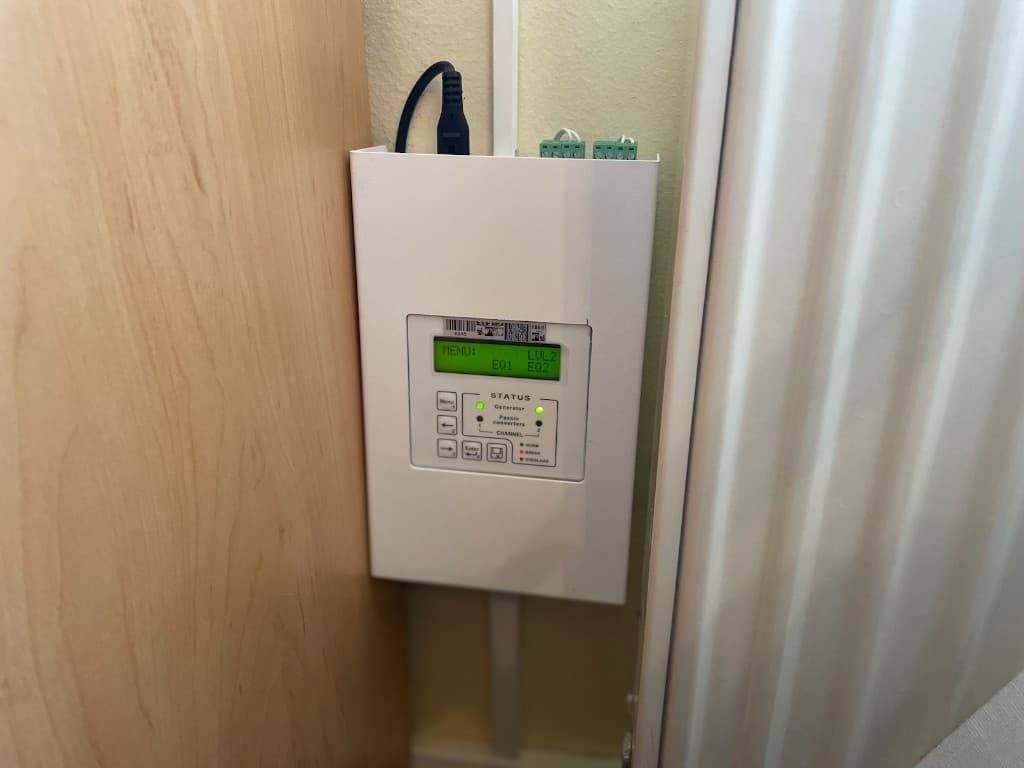 Riadiaca jednotka šumového generátora a ochranného systému proti odpočúvaniu – ALCO.SK.