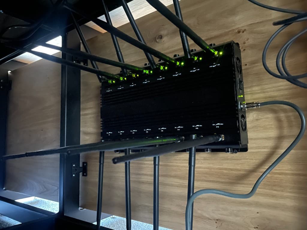 RF rack a antény – profesionálne zariadenie pre ochranu proti odpočúvaniu, ALCO.SK.