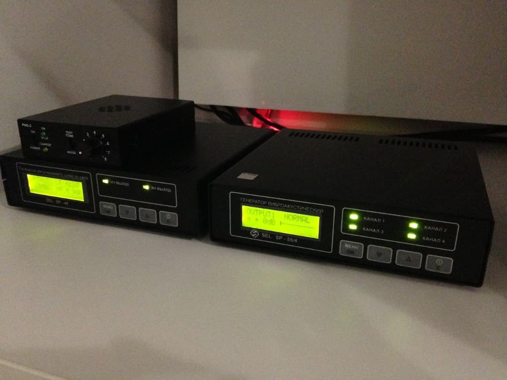 RF zariadenia v technickom racku pre ochranu priestoru proti odpočúvaniu – ALCO.SK.