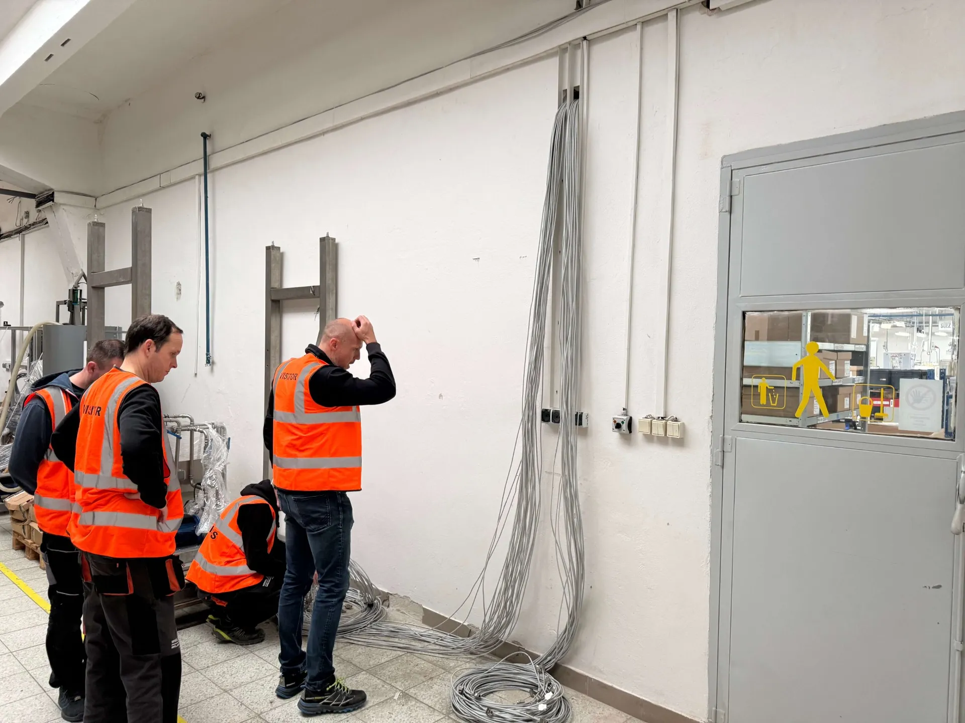 Technici ALCO pri inštalácii štruktúrovanej kabeláže – dátové siete Cat 6, Cat 7, sieťová infraštruktúra, ALCO.SK