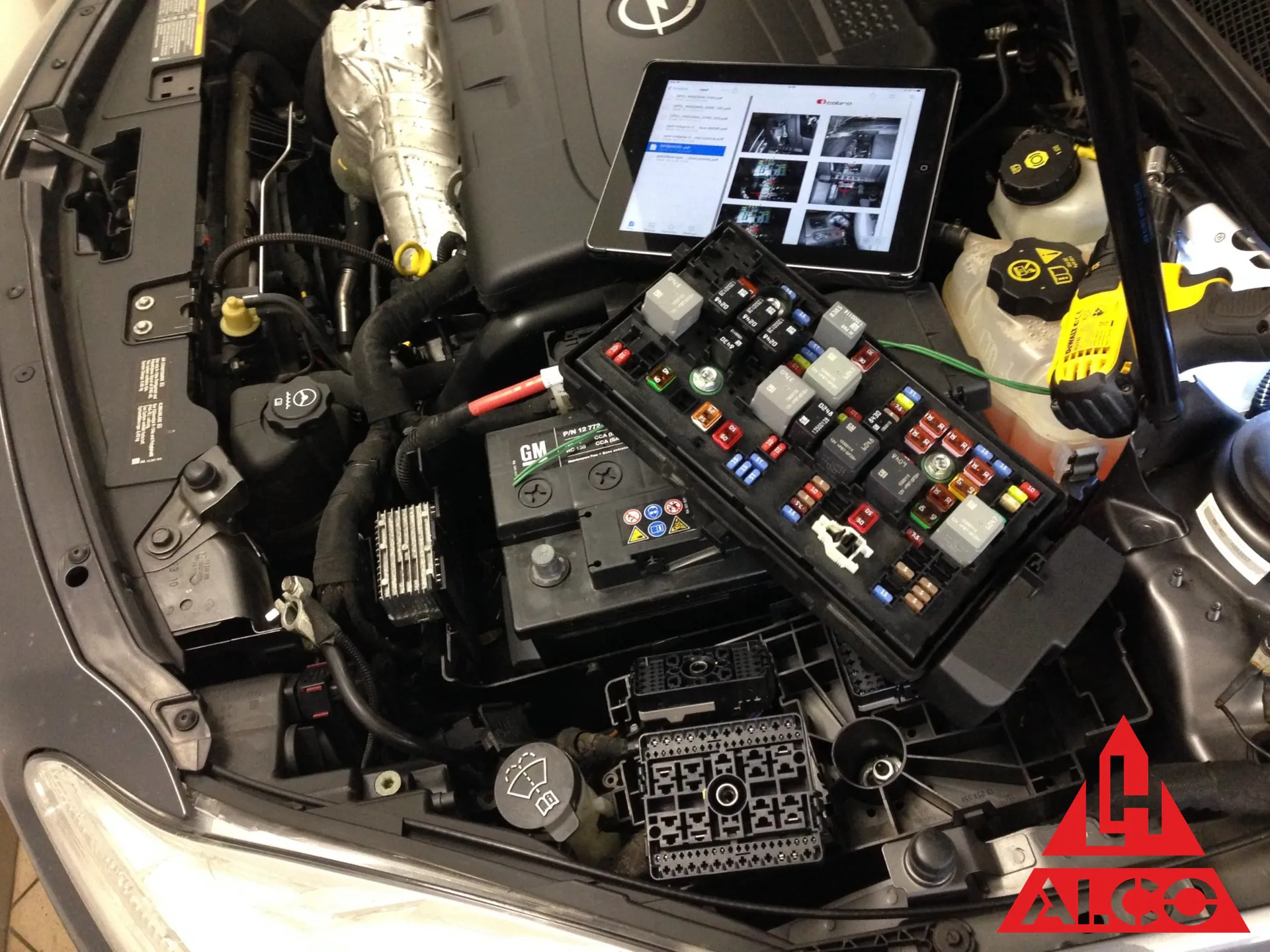 Opel – poistkový box, batéria a technická dokumentácia pri inštalácii