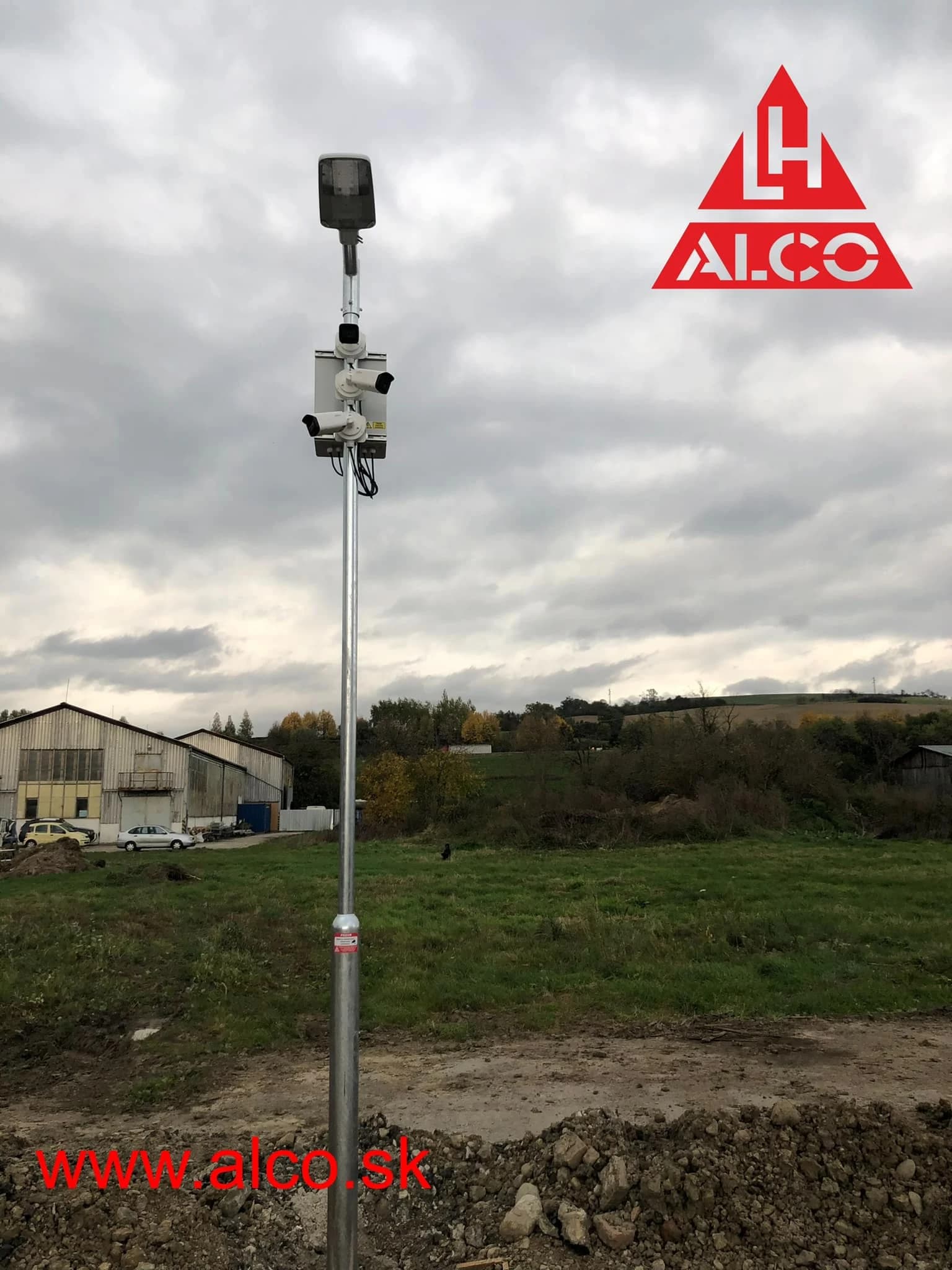 Osvetlenie a kamery na stĺpe – priemyselný areál, komplexná ochrana. ALCO.SK.