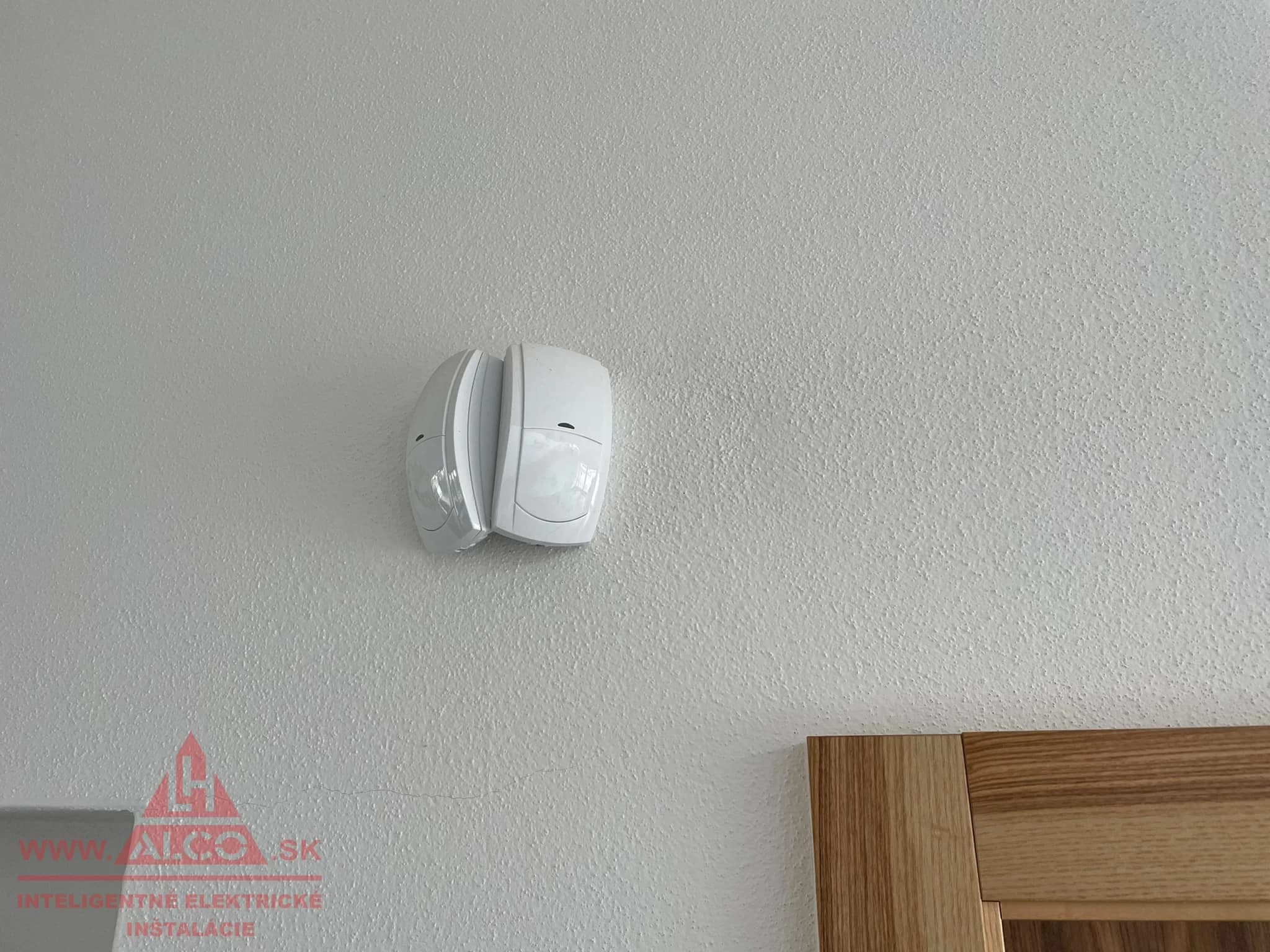 PIR snímače pohybu – zabezpečovací systém, priestory Lesného hospodárstva Inovec Selec. ALCO.SK.