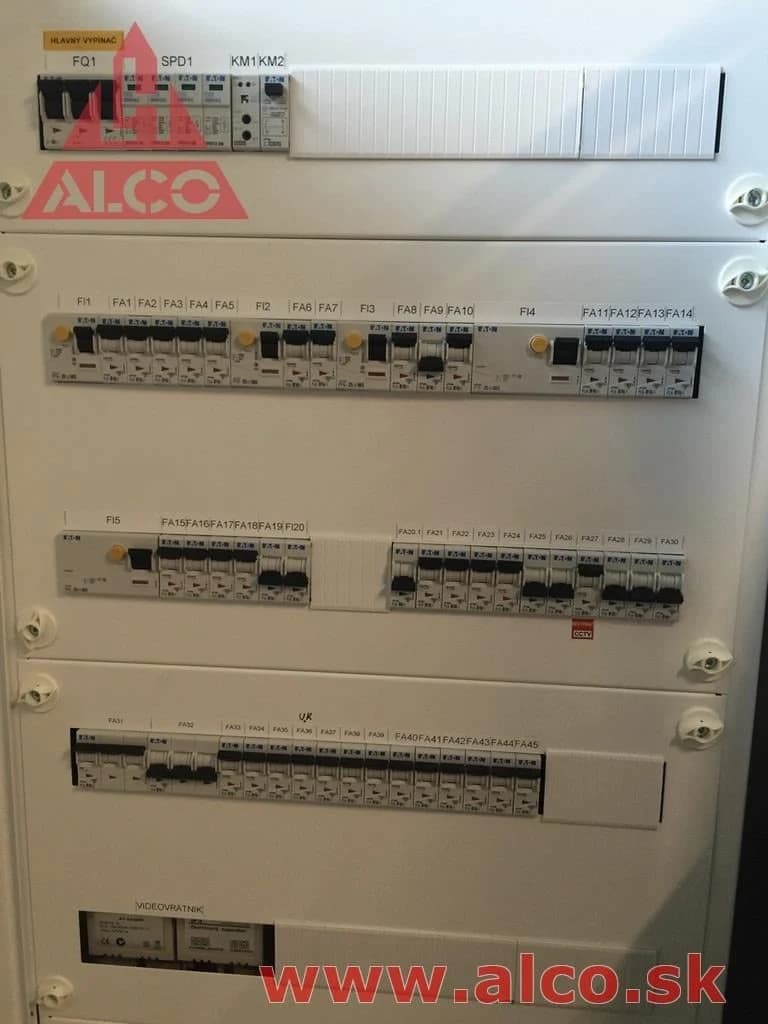 Rozvádzač EATON – videovrátnik, CCTV, istiace prvky. ALCO.SK.