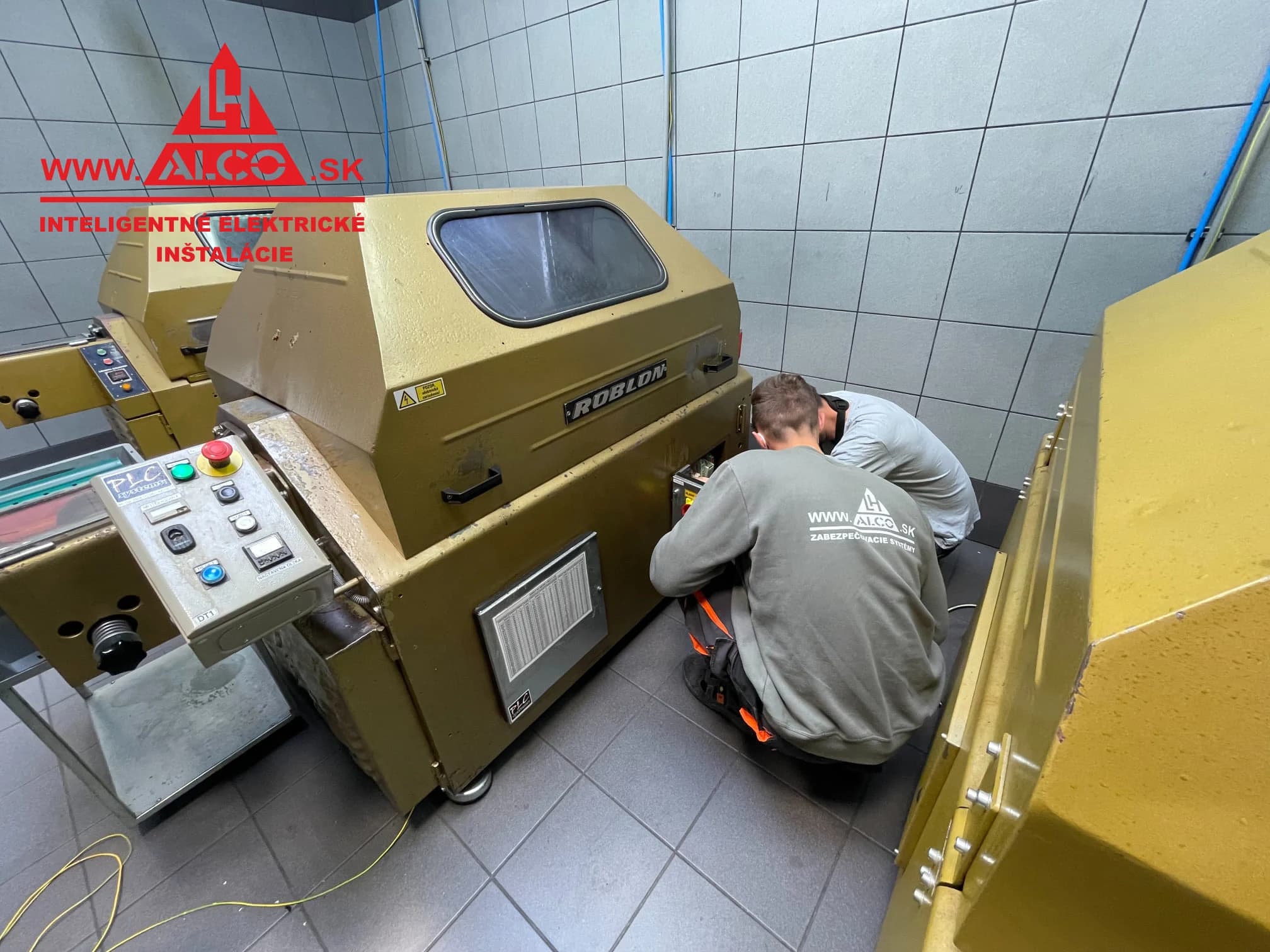 Technici ALCO pri revízii stroja ROBLON – TIMM Slovakia, s.r.o. Trenčín. ALCO.SK.