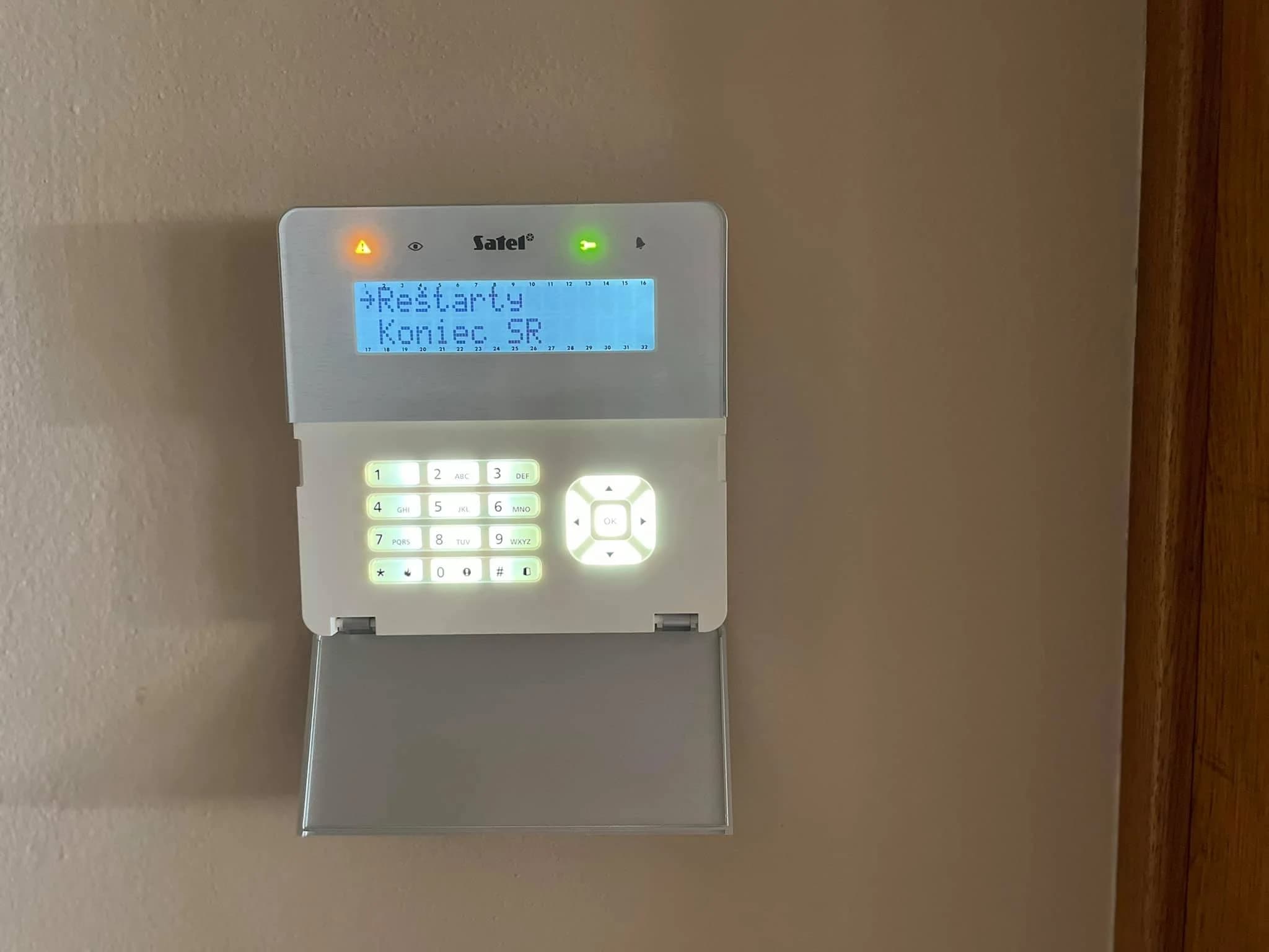 Klávesnica pôvodného alarmu – varovný stav, reštarty. Nefunkčný alarm, výmena systémom ALCO. ALCO.SK.