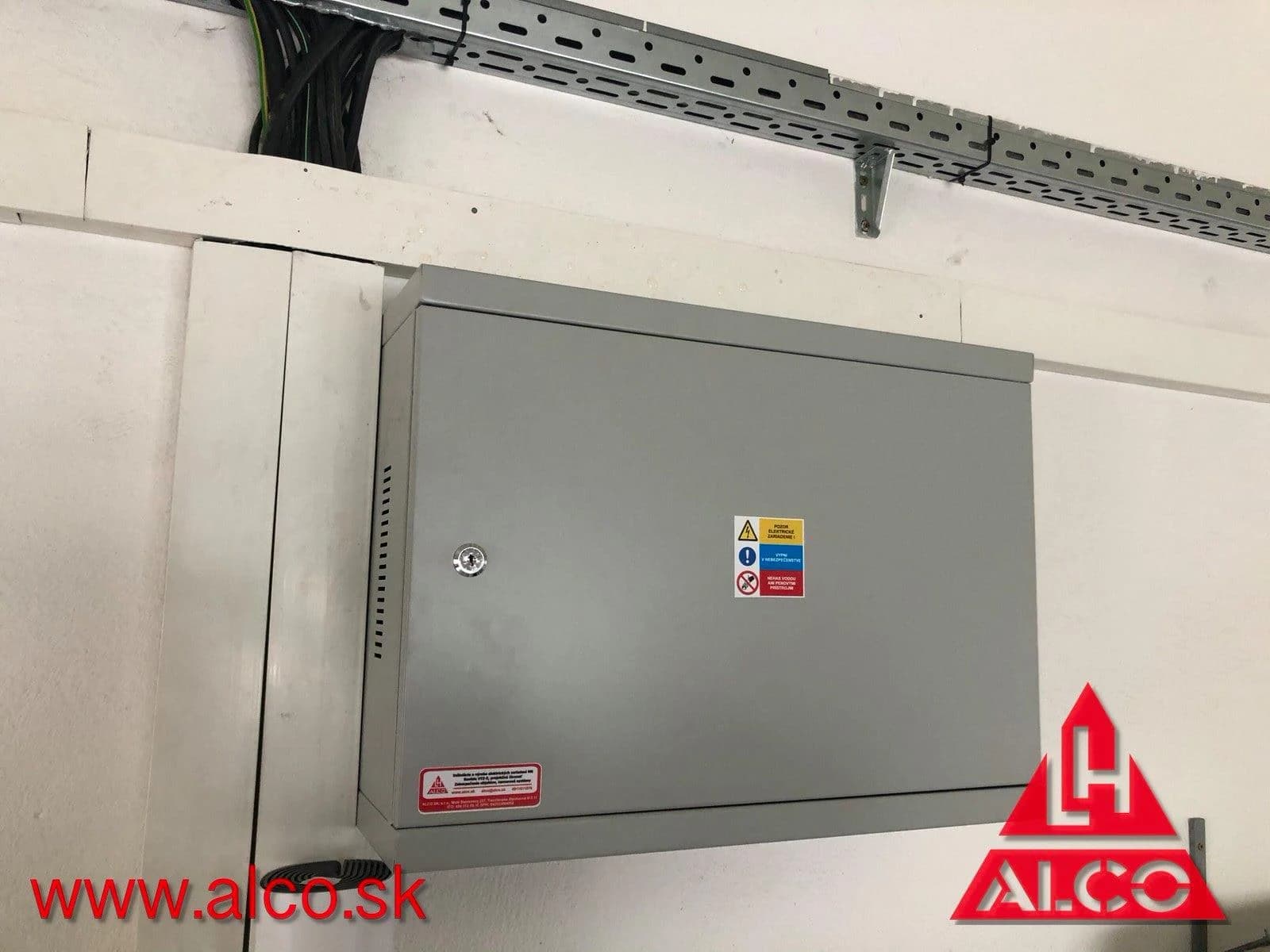 Rozvádzač a káblovanie – elektroinštalácia pre kamerový systém, Trenčín. ALCO.SK.