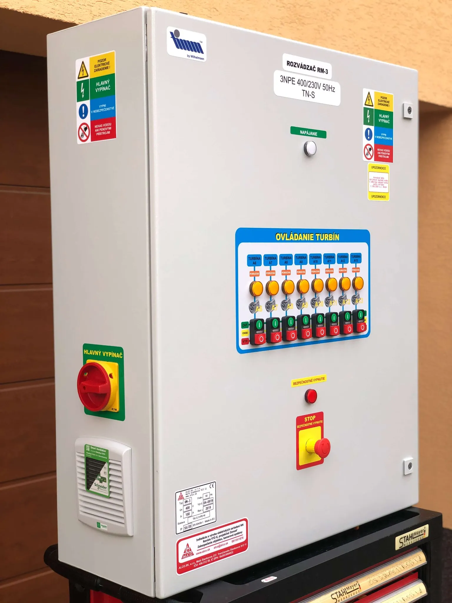 Rozvádzač NN – zapojenie kontaktorov Schneider na DIN lište, profesionálna montáž ALCO.SK