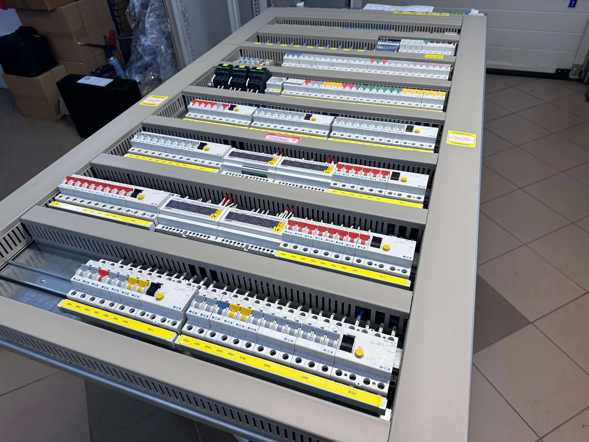 Rozvádzač NN s ističmi Eaton – označenie obvodov FA11–FA18, profesionálna elektroinštalácia ALCO.SK