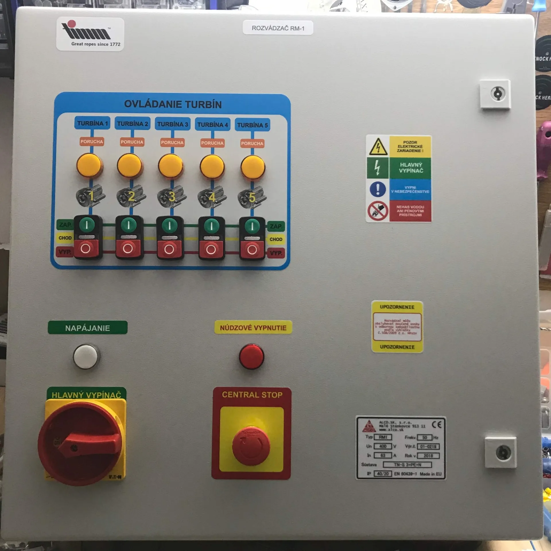 Kontaktory Schneider TeSys a LRD relé pre turbíny 6–8 – výroba rozvádzačov NN