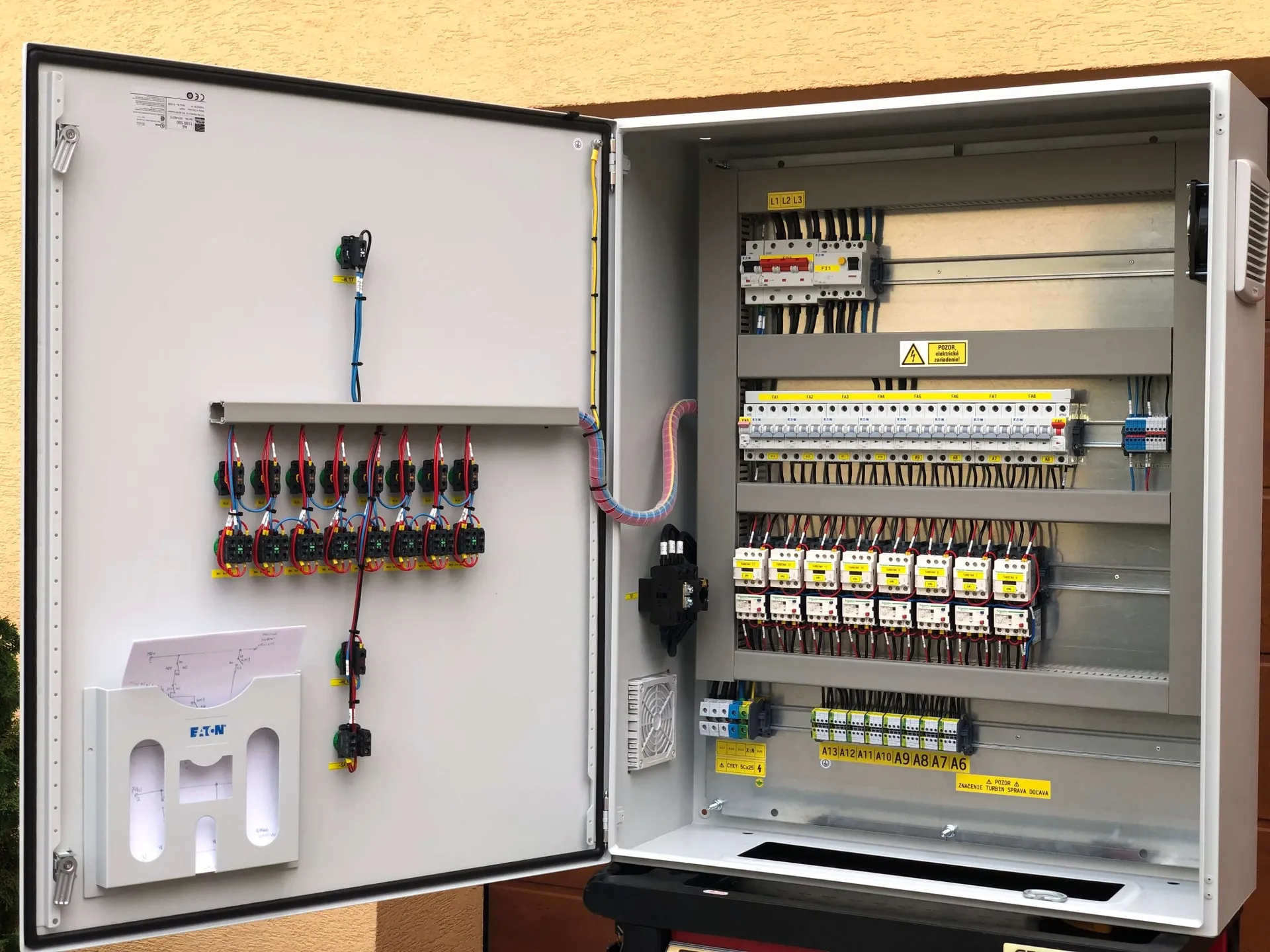 Zapojovanie rozvádzača NN – označovanie Brother P-touch, profesionálne náradie