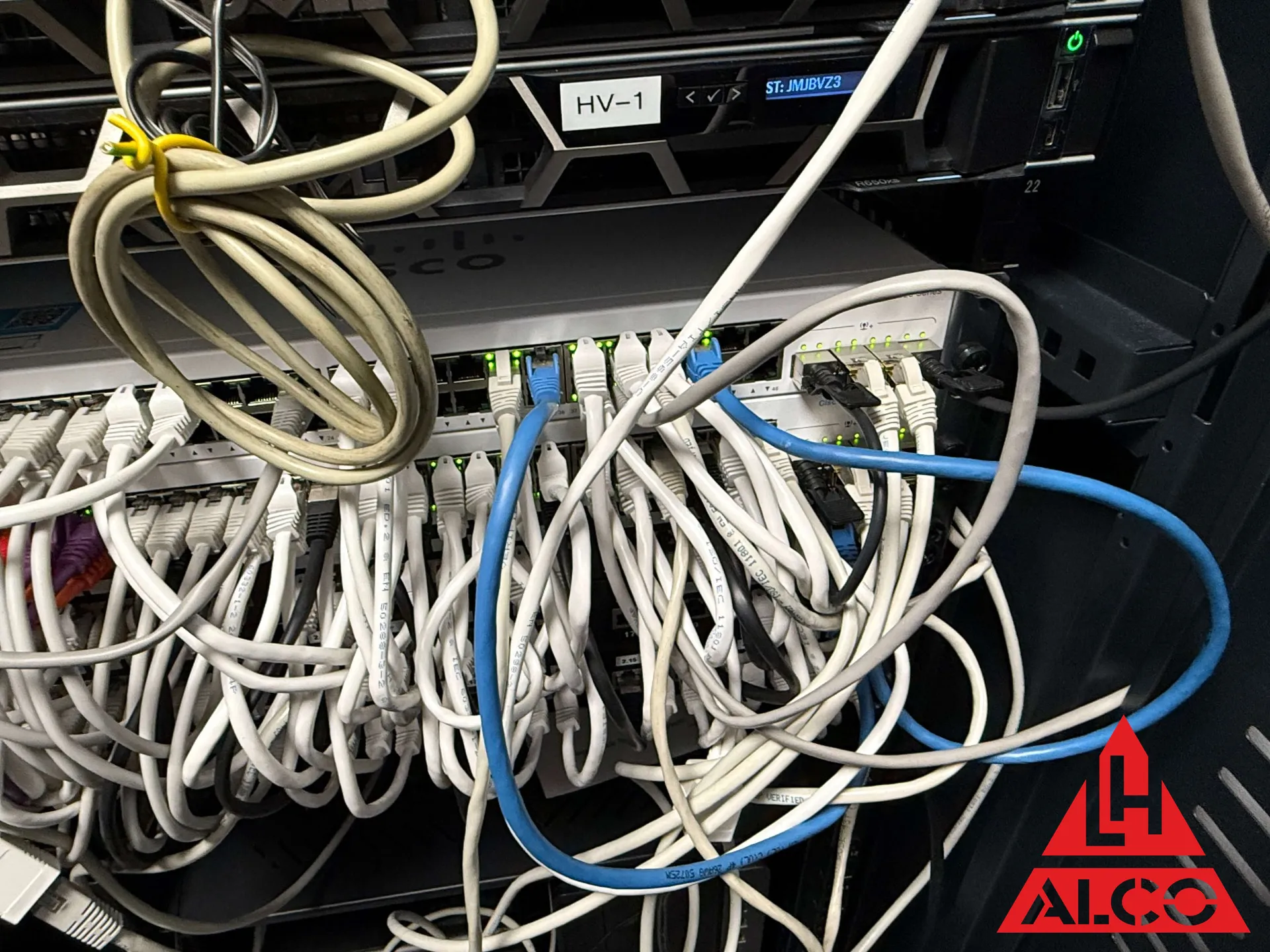 Štruktúrovaná kabeláž SENSUS – Cisco prepínač a ethernetové káble