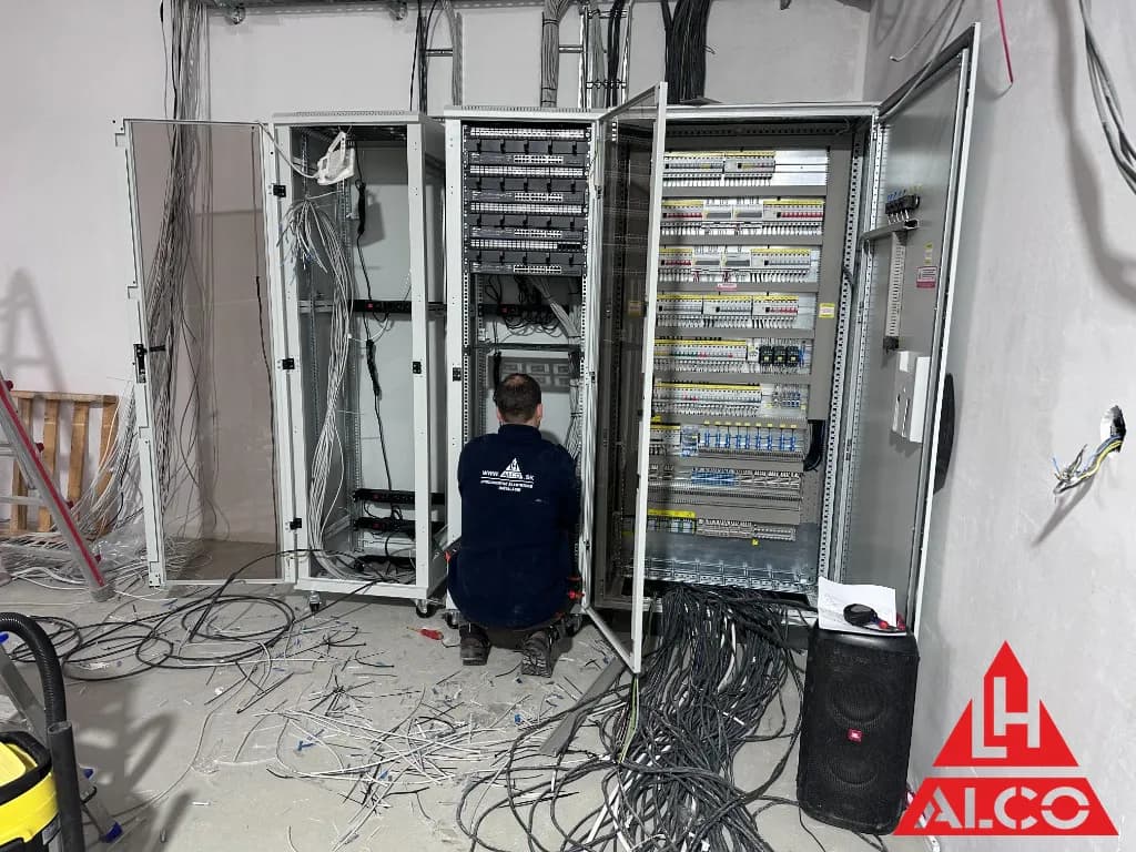 Príprava RACK skríň a káblovania pre komplexné riadenie budovy SIMAP