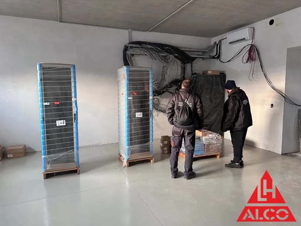 Komplexné riadenie budovy SIMAP – centrálny rozvádzač a káblové trinky