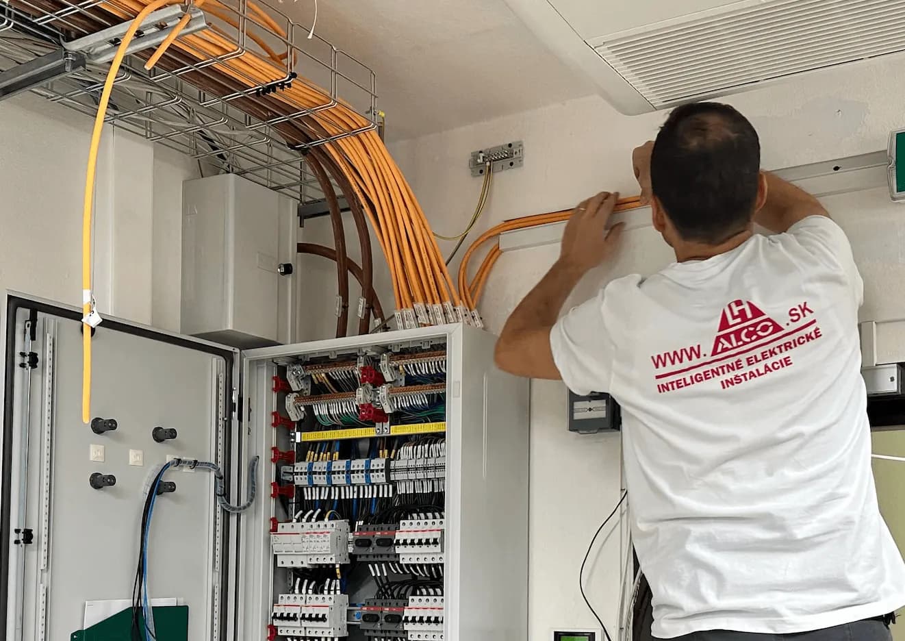 Pracovisko a dielňa ALCO.SK – elektromontáž, bezpečnostné a elektrické systémy EZS, CCTV, Trenčín