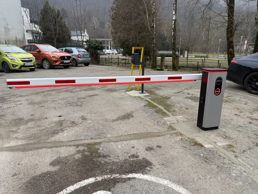 Príprava základov a kabeláže pre parkovacie rampy – Hotel Flóra Trenčianske Teplice. ALCO.SK.